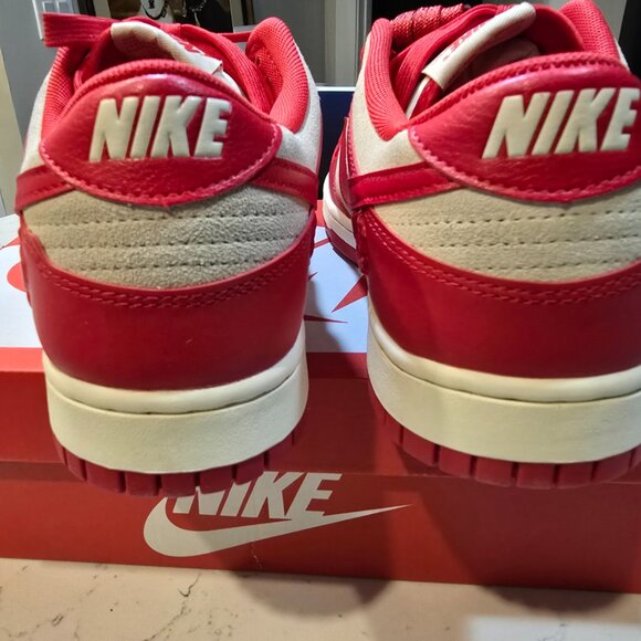 Nike Dunk Low Red Roses HF1986-100 Mens Size 10 Skateboarding Lifestyle SNEAKERS - Picture 6 of 9